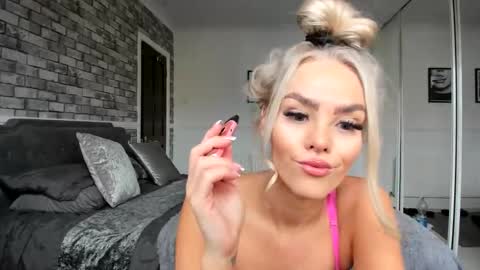 jessiebella0210_ online show from October 26, 1:28 pm