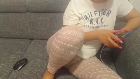 jessiestar3 online show from February 19, 2:01 pm