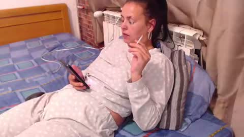 Snapshot of jessiestar3 chatting on June 14, 2:57 am jessiestar3 online show from June 14, 2:57 am