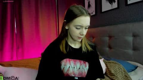 Snapshot of jessiexxiv chatting on March 18, 9:12 am Jessie online show from March 18, 9:12 am