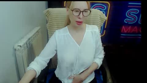 Snapshot of jessikaalba chatting on October 26, 8:26 pm Victoria online show from October 26, 8:26 pm