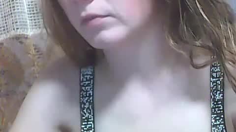 Snapshot of jessileits chatting on June 16, 9:39 pm JessiLeits online show from June 16, 9:39 pm