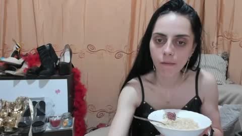 Snapshot of jessylonghair chatting on June 12, 7:24 pm Jessylonghair online show from June 12, 7:24 pm
