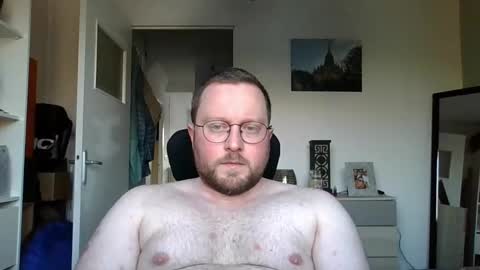 Snapshot of jeuneloup92 chatting on February 25, 5:15 pm jeuneloup92 online show from February 25, 5:15 pm