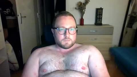 Snapshot of jeuneloup92 chatting on October 23, 5:55 pm jeuneloup92 online show from October 23, 5:55 pm