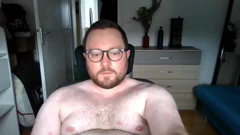 Snapshot of jeuneloup92 chatting on November 15, 9:28 am jeuneloup92 online show from November 15, 9:28 am