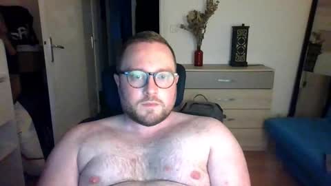 Snapshot of jeuneloup92 chatting on November 21, 5:00 pm jeuneloup92 online show from November 21, 5:00 pm