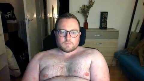 Snapshot of jeuneloup92 chatting on December 1, 5:07 pm jeuneloup92 online show from December 1, 5:07 pm