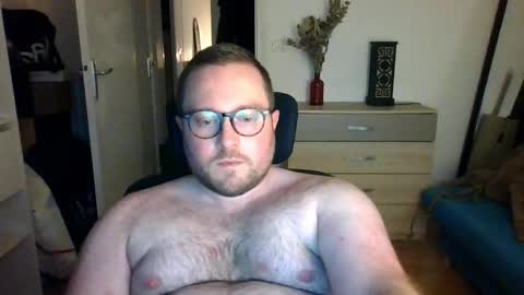 Snapshot of jeuneloup92 chatting on December 2, 4:57 pm jeuneloup92 online show from December 2, 4:57 pm