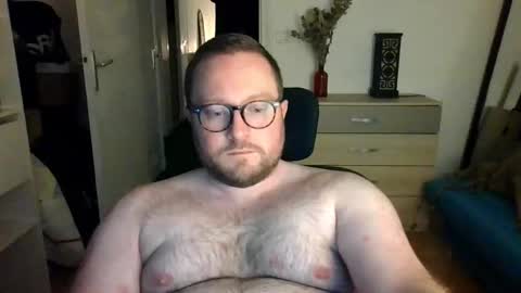 Snapshot of jeuneloup92 chatting on December 4, 5:54 pm jeuneloup92 online show from December 4, 5:54 pm