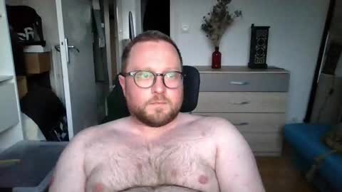 jeuneloup92 online show from March 30, 6:42 pm