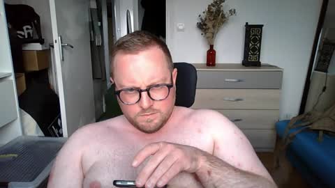 Snapshot of jeuneloup92 chatting on April 15, 4:25 pm jeuneloup92 online show from April 15, 4:25 pm