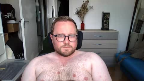 Snapshot of jeuneloup92 chatting on May 11, 4:04 pm jeuneloup92 online show from May 11, 4:04 pm