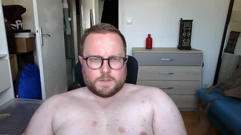 Snapshot of jeuneloup92 chatting on May 27, 3:42 pm jeuneloup92 online show from May 27, 3:42 pm