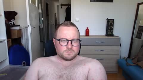 Snapshot of jeuneloup92 chatting on June 14, 11:12 am jeuneloup92 online show from June 14, 11:12 am