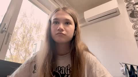 Snapshot of jewelldurham chatting on October 25, 9:17 am Helgi online show from October 25, 9:17 am