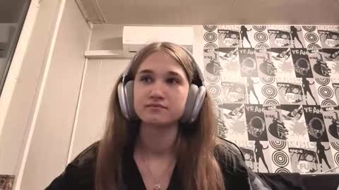 Snapshot of jewelldurham chatting on November 22, 2:38 pm Helgi online show from November 22, 2:38 pm