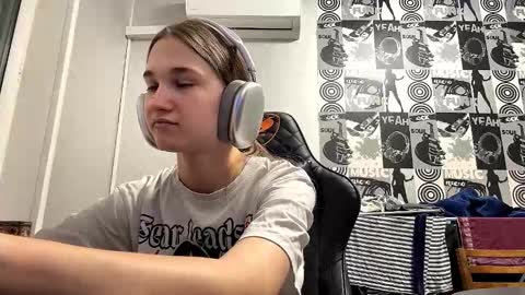 Snapshot of jewelldurham chatting on November 25, 3:01 pm Helgi online show from November 25, 3:01 pm