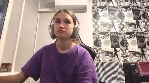 Snapshot of jewelldurham chatting on November 27, 1:13 pm Helgi online show from November 27, 1:13 pm