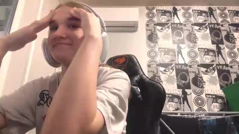 Snapshot of jewelldurham chatting on November 29, 1:25 pm Helgi online show from November 29, 1:25 pm