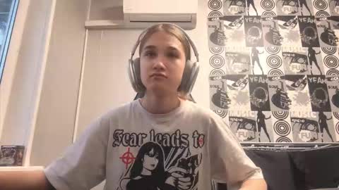 Snapshot of jewelldurham chatting on November 30, 1:04 pm Helgi online show from November 30, 1:04 pm