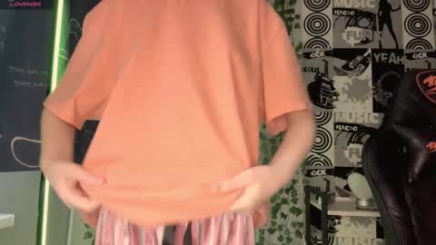 Snapshot of jewelldurham chatting on March 6, 11:39 am Helgi online show from March 6, 11:39 am