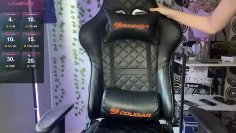 Snapshot of jewelldurham chatting on March 11, 9:48 am Helgi online show from March 11, 9:48 am