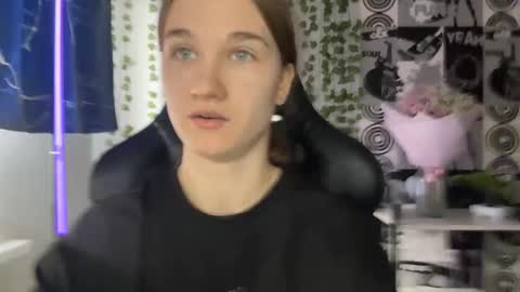 Snapshot of jewelldurham chatting on March 12, 12:11 pm Helgi online show from March 12, 12:11 pm