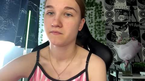 Snapshot of jewelldurham chatting on March 19, 11:36 am Helgi online show from March 19, 11:36 am