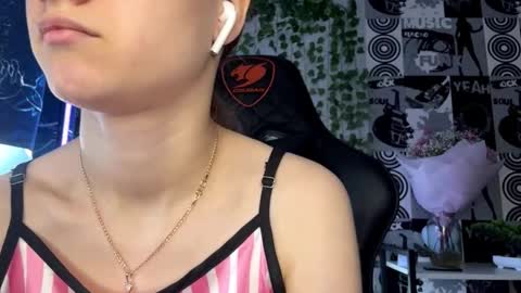 Snapshot of jewelldurham chatting on March 21, 12:10 pm Helgi online show from March 21, 12:10 pm