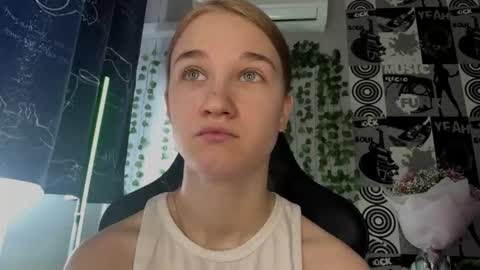 Snapshot of jewelldurham chatting on March 26, 11:16 am Helgi online show from March 26, 11:16 am