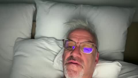 jewlronny online show from December 8, 7:37 am