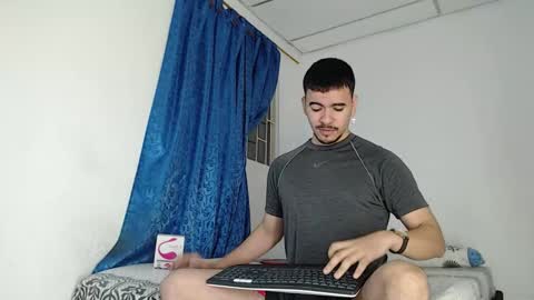 Snapshot of jeycob_happy97 chatting on October 14, 10:49 am Juan David online show from October 14, 10:49 am