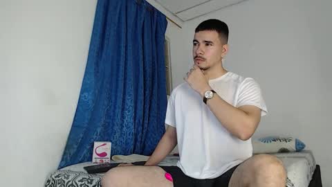 Snapshot of jeycob_happy97 chatting on November 1, 10:56 pm Juan David online show from November 1, 10:56 pm