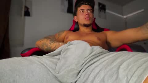 Snapshot of jeyzd25 chatting on November 9, 3:27 am Onlyfans Twitter online show from November 9, 3:27 am