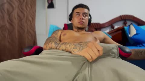 Snapshot of jeyzd25 chatting on November 29, 4:15 am Onlyfans Twitter online show from November 29, 4:15 am