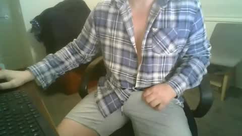 Snapshot of jezz045 chatting on May 29, 7:17 am jezz045 online show from May 29, 7:17 am