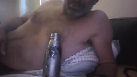 Snapshot of jglarsbel chatting on April 8, 2:22 am jglarsbel online show from April 8, 2:22 am