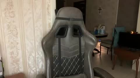 jglisson83 online show from December 16, 5:45 am