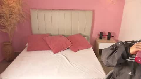 Snapshot of jhan_vassilis chatting on March 25, 11:05 am Jhan online show from March 25, 11:05 am