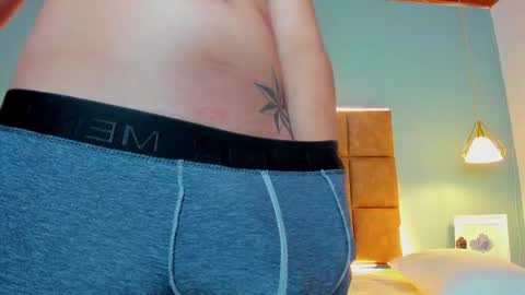 Jheider R. online show from September 26, 1:26 pm