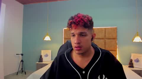 Jheider R. online show from September 29, 12:21 pm