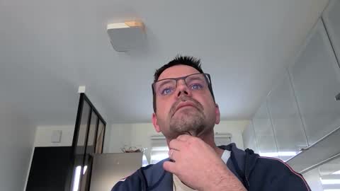 Snapshot of jhmec44000 chatting on March 17, 8:39 am jhmec44000 online show from March 17, 8:39 am