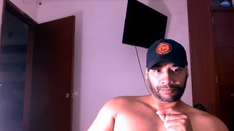 En moreno online show from December 14, 1:05 pm