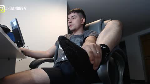 Snapshot of jhoan_saenz chatting on April 12, 2:05 am Jhoan Saenz online show from April 12, 2:05 am