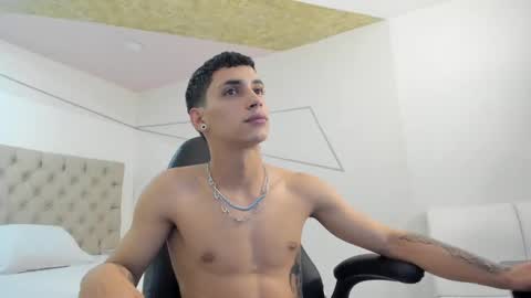 jhoanleandro online show from September 17, 4:47 am