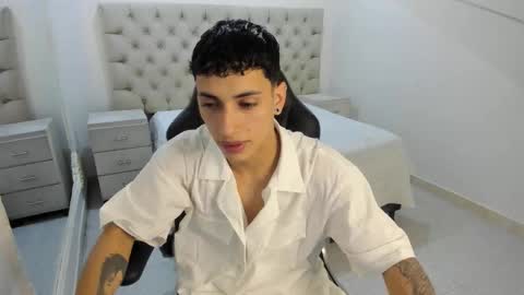 jhoanleandro online show from December 2, 4:29 am