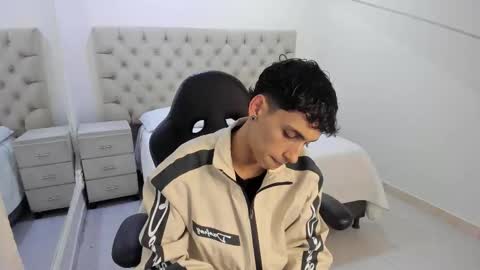 jhoanleandro online show from January 7, 4:59 am