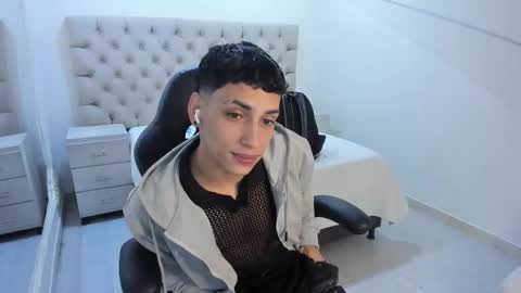 jhoanleandro online show from January 18, 3:54 am