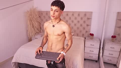 Snapshot of jhoanleandro chatting on April 3, 5:05 am jhoanleandro online show from April 3, 5:05 am